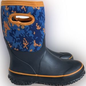 Bogs Boys size 5 Grasp Neo Camo Waterproof Rain Boots Orange & Blue